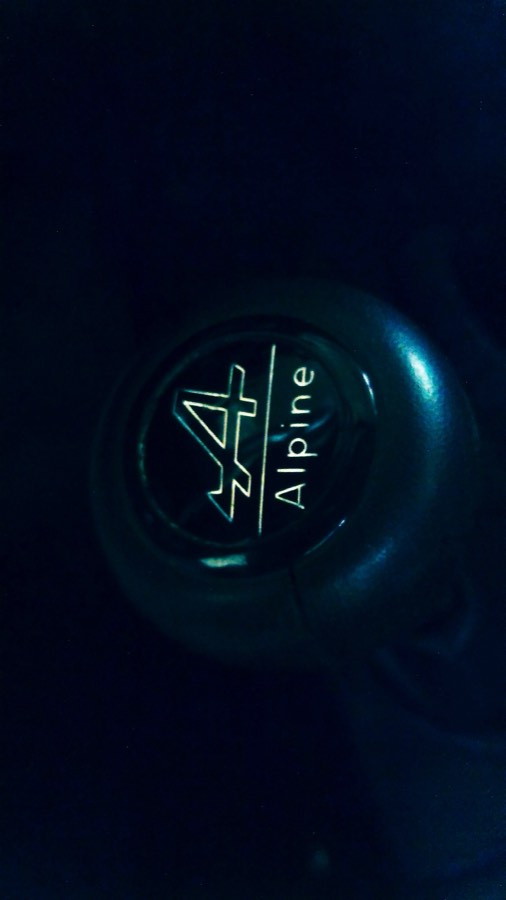 Levier de vitesse d'une Alpine A110.
